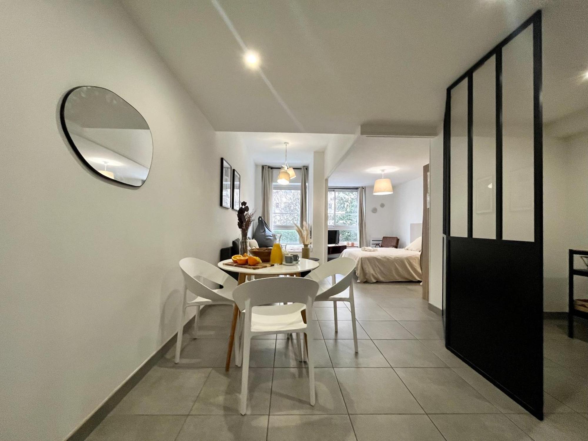 Suite Danbury Лион Екстериор снимка