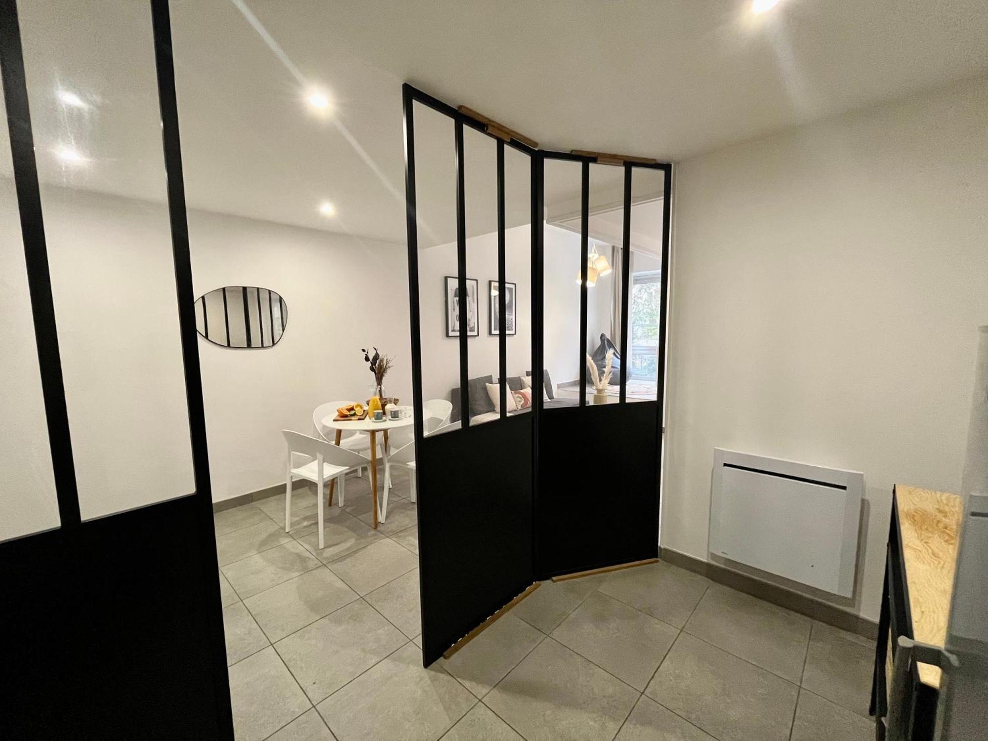 Suite Danbury Лион Екстериор снимка