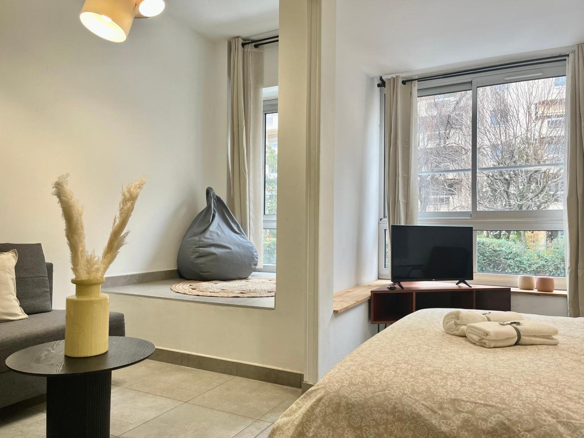 Suite Danbury Лион Екстериор снимка