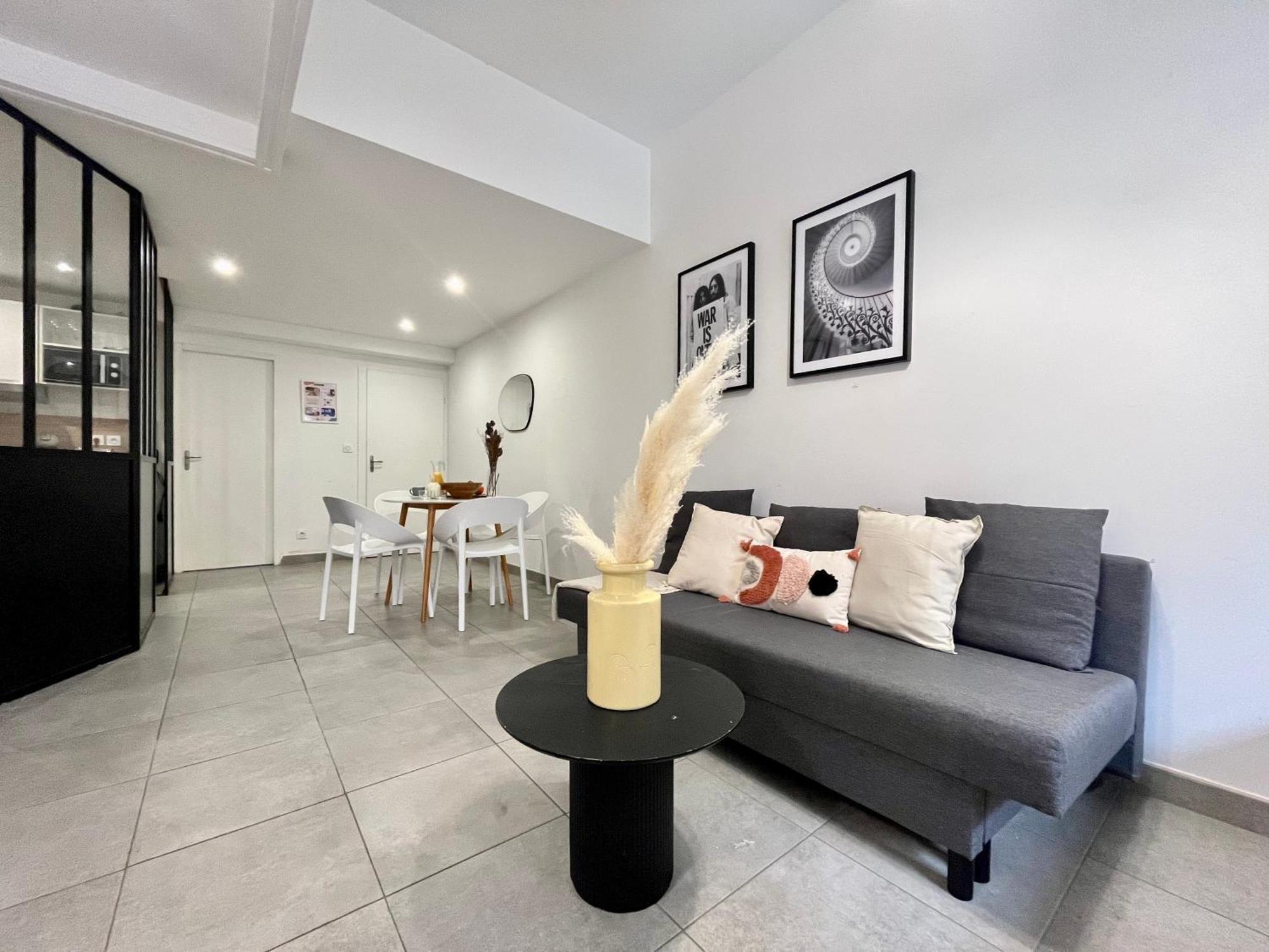 Suite Danbury Лион Екстериор снимка